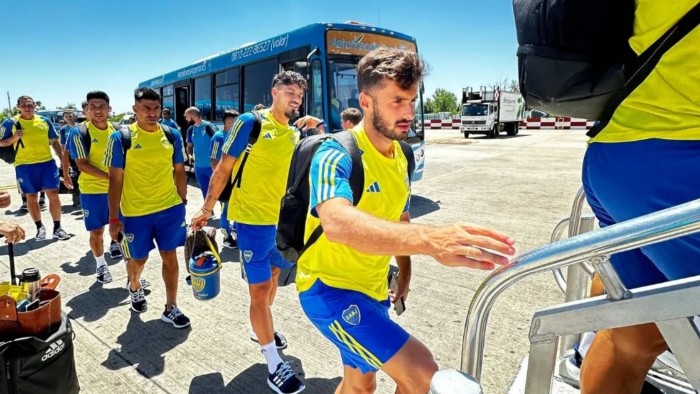 Demoras y problemas técnicos en el viaje de Boca a Paraguay