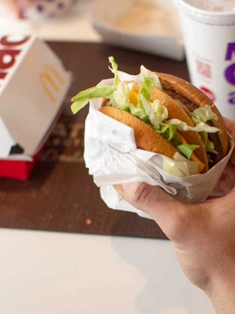 San Martín firmó un convenio con McDonald's y sus socios tendrán importantes descuentos
