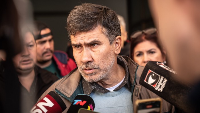 La Policía rechaza ofrecimiento del Gobierno y continúa la protesta