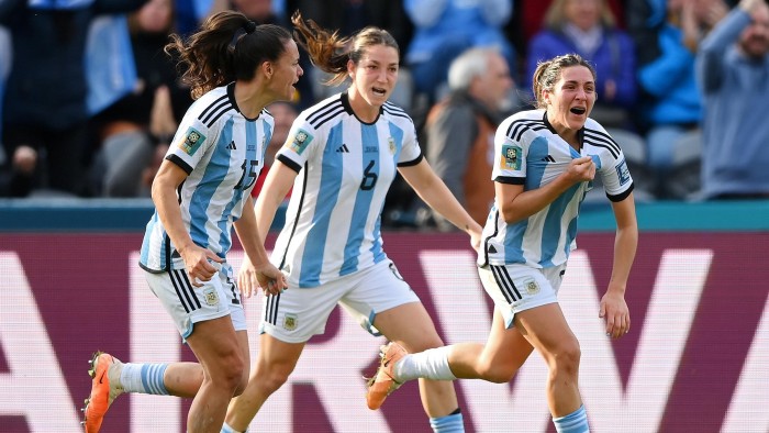 Fútbol femenino: tres jugadoras renunciaron a la Selección con fuertes críticas a la AFA