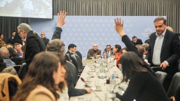 La oposición le dio otro golpe a Milei: lograron dictamen para restituir el FONID