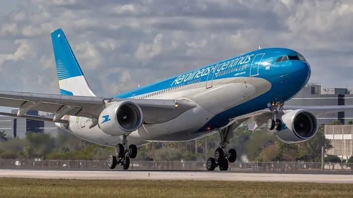 Paro de 24 horas en Aerolíneas Argentinas por conflictos sindicales
