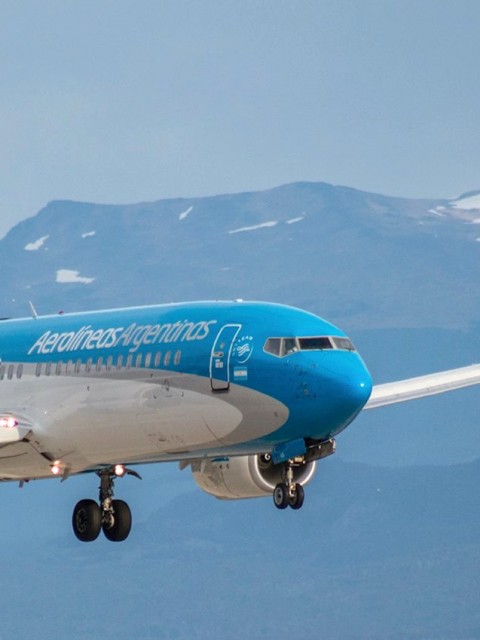 El Gobierno avanza con privatizaciones clave en Aerolíneas, AYSA y Banco Nación