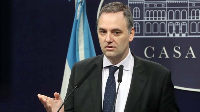 El Gobierno endurece la política migratoria: expulsiones, aranceles y más requisitos