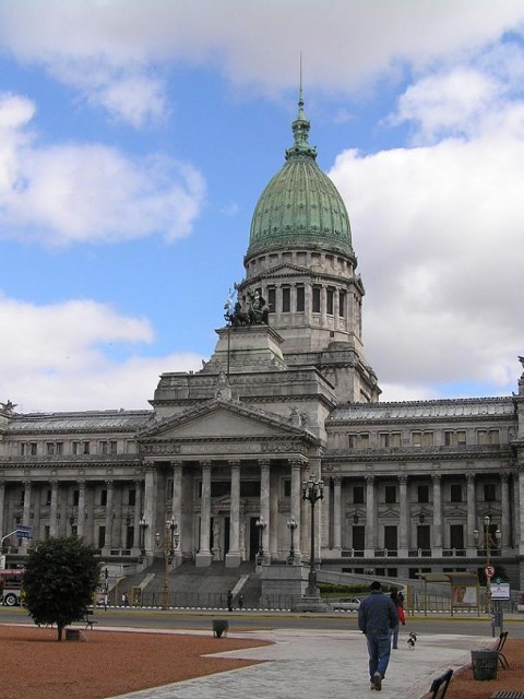 Diputados bajará la sesión por fondos educativos y el Senado define los ascensos militares