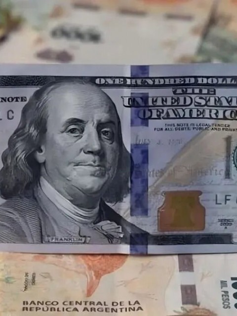 Dólar hoy: el blue cortó su tendencia alcista, pero sigue arriba de $1400