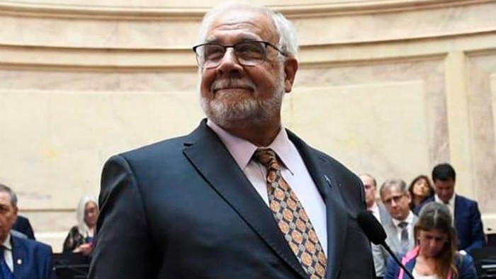 Un senador de Milei plantea legalizar la venta de niños en pleno Caso Loan