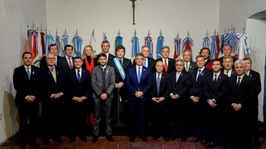 Javier Milei firmó el Pacto de Mayo junto a 18 gobernadores 