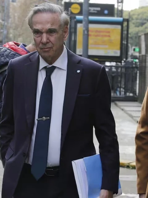 Menem dejó afuera a Pichetto de la Comisión Bicameral de Inteligencia