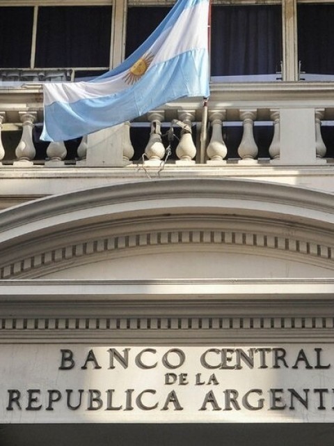 El Banco Central bajó la tasa de referencia del 32% al 29%