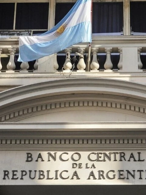El Banco Central bajó la tasa de referencia del 32% al 29%