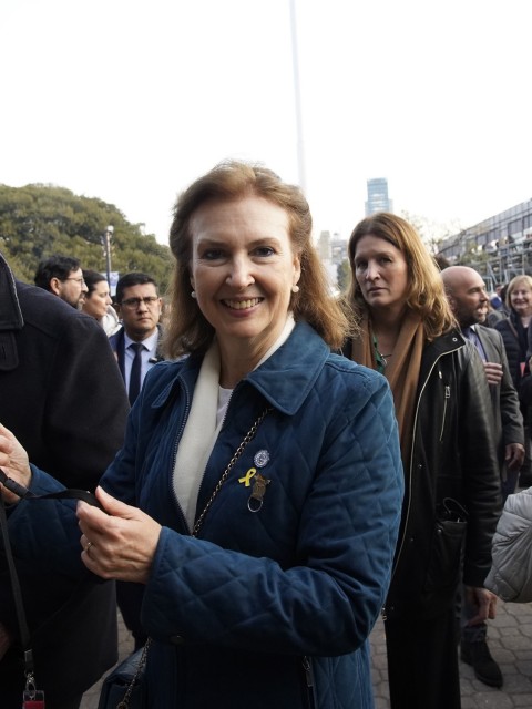 Furiosos por tener que pagar impuestos: diplomáticos analizan volver al país
