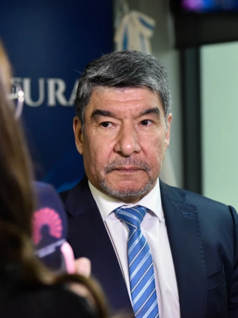 Acevedo apoyó la compra de los 100 colectivos y aclaró que se tratará el DNU en la Legislatura