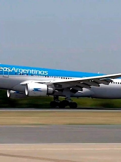 El Gobierno presiona a los gremios aeronáuticos y amenaza con privatizar Aerolíneas Argentinas