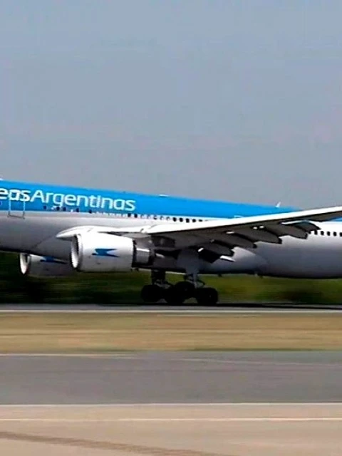 El Gobierno presiona a los gremios aeronáuticos y amenaza con privatizar Aerolíneas Argentinas