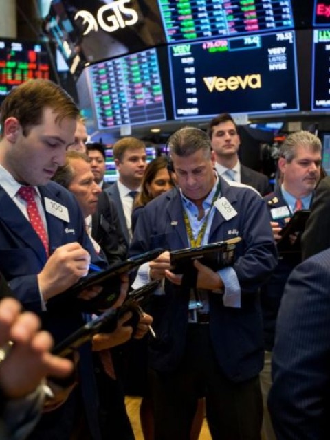 Los bonos argentinos cayeron y el riesgo país subió tras once días de ganancias consecutivas