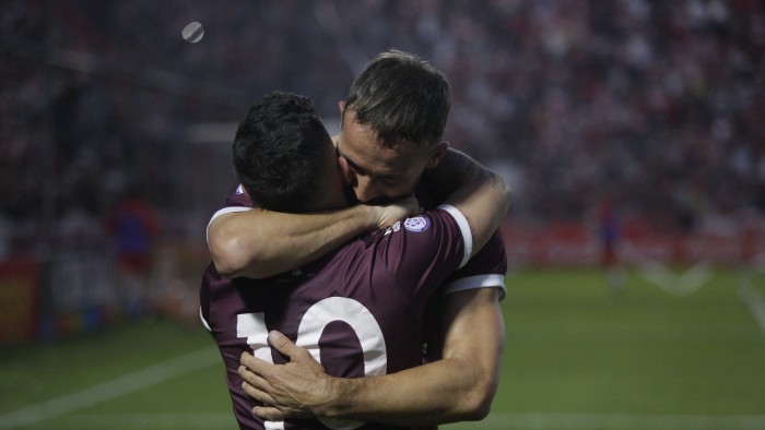 San Martín le ganó a Chacarita sobre el final y volvió a la cima