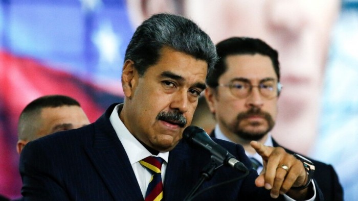 Maduro acusa a TikTok de promover una guerra civil tras el bloqueo de sus videos en vivo