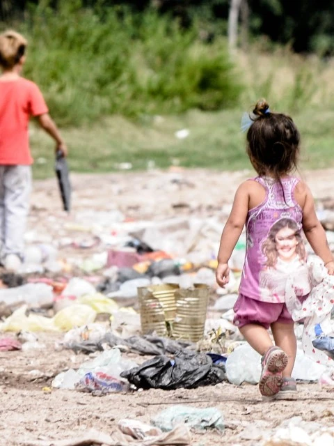 El 63% de los niños y adolescentes argentinos son pobres, según la UCA