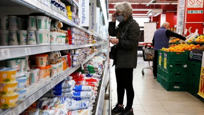 El bolsillo argentino sigue apretado: caen las ventas en supermercados y vuelven las cuotas en alimentos.