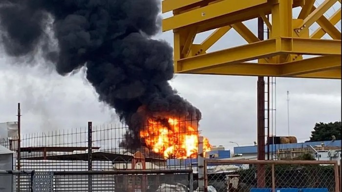 Increíble incendio en un YPF en Ensenada