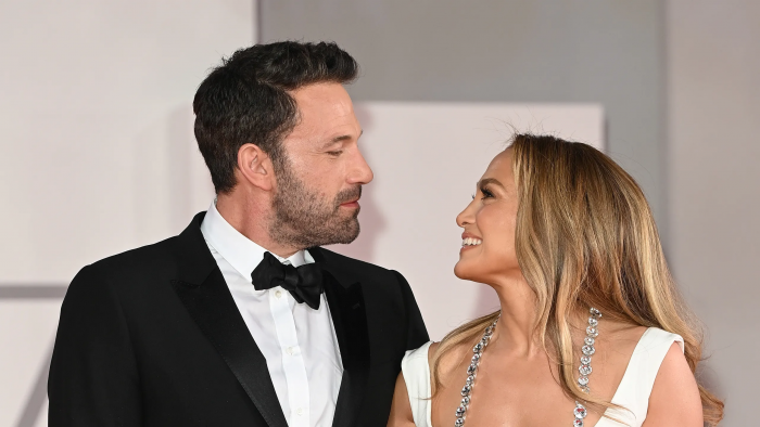 12 dormitorios y 24 baños: cómo es la lujosa mansión donde vivían Jennifer López y Ben Affleck 