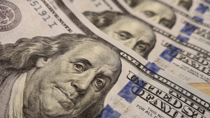A cuánto cotiza el dólar este 26 de agosto: precios oficiales y del mercado callejero