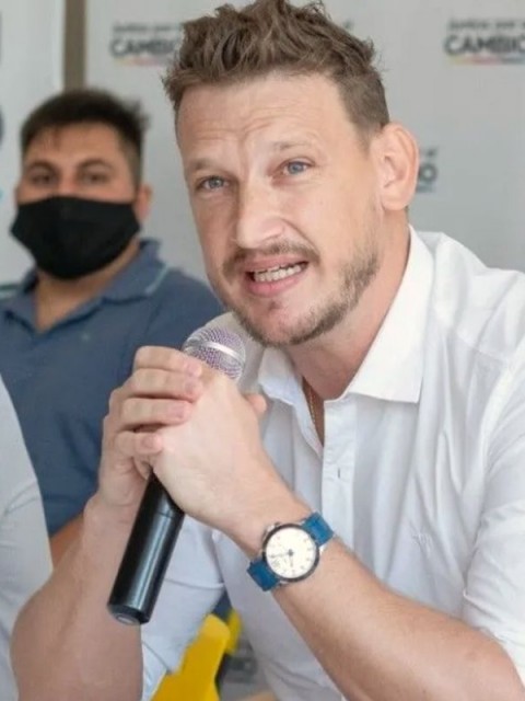 El exdiputado Kiczka usaba su canal de YouTube para captar menores