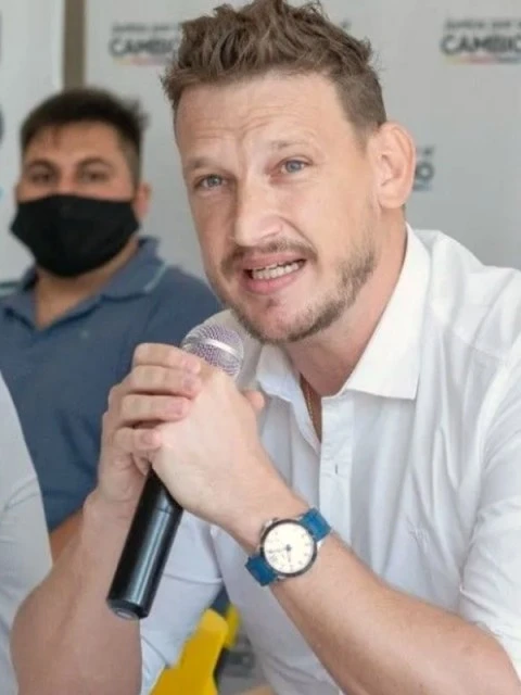 El exdiputado Kiczka usaba su canal de YouTube para captar menores