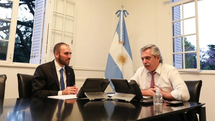 Denunciaron a Alberto Fernández y funcionarios por extensión de la cuarentena tras los dichos de Guzmán