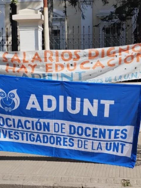ADIUNT inició un nuevo paro por 24 h y realizará una concentración en Rectorado de la UNT 