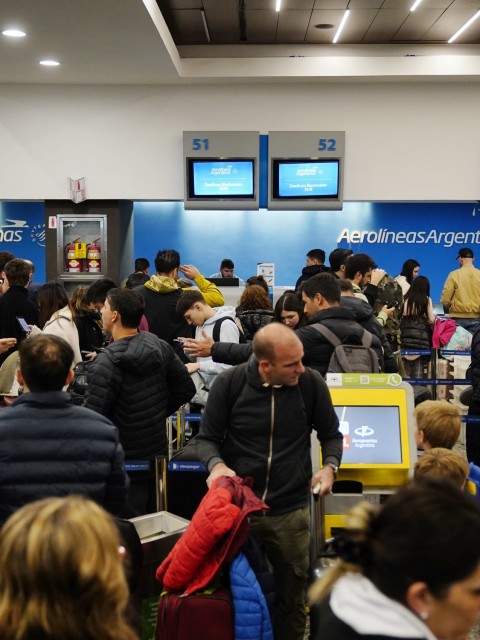 Paro de pilotos de Aerolíneas Argentinas: 150 vuelos y 15.000 afectados