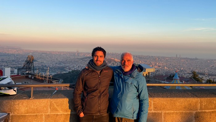 Con su moto lista y su corazón abierto a conocer culturas, Agustín inició su viaje a África