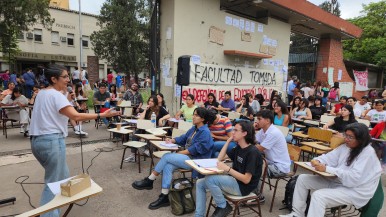 ADIUNT y CONADU Histórica realizan un paro universitario con clases públicas y radio abierta 