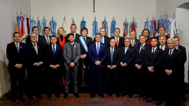El Gobierno retrasa el Consejo de Mayo mientras negocia con la oposición