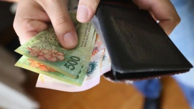 Tarifazos a partir de este viernes: aumentos en luz, gas, agua y nafta