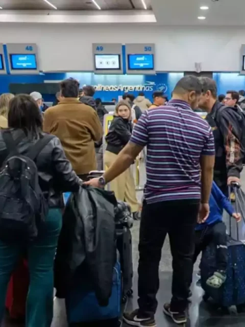 Aerolíneas suspendió las negociaciones salariales ante las nuevas medidas de fuerza de los gremios