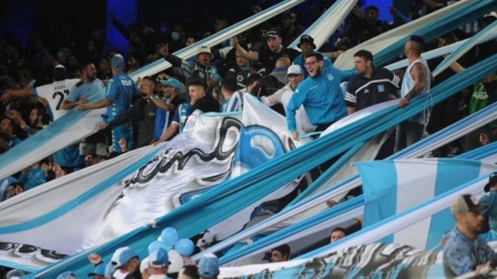 Fiebre celeste y blanca: 300 mil hinchas de Racing esperan en la fila por su entrada para la Final