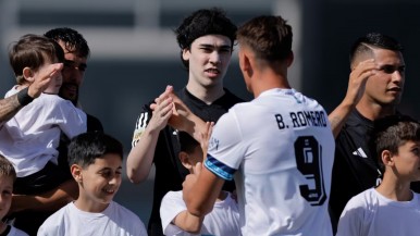 Riestra y Vélez deberán declarar en la investigación por apuestas ilegales tras el debut de Spreen