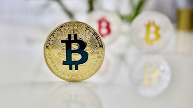 ¡Bitcoin por las nubes! Superó a la plata y se convirtió en el octavo activo más caro del mundo