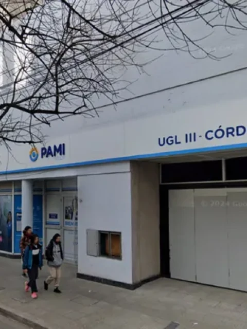 Un jubilado de Córdoba amenazó con prenderse fuego en el PAMI por no recibir medicamentos