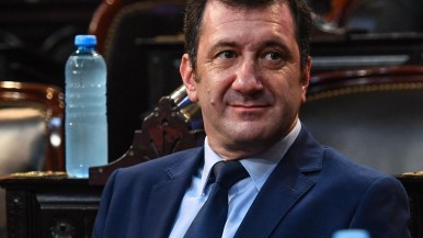 ¿De quién es Kueider? La pelotita que va pasando entre UxP y LLA
