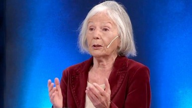 Beatriz Sarlo: el meme "conmigo no, Barone" y el día que rechazó la vacuna "bajo el poncho"