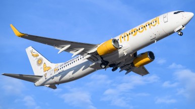 Pánico en un vuelo de Flybondi: un motor se apagó en pleno viaje con egresados a Bariloche