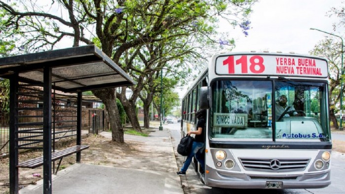 Restringen la circulación de colectivos en Tucumán 