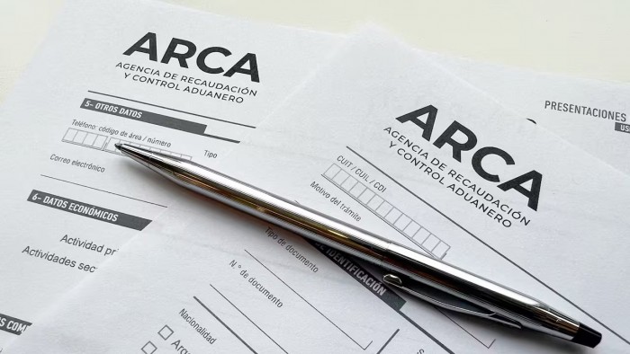 La recaudación tributaria de diciembre cayó por séptima vez frente a la inflación