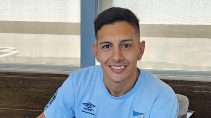 Llegó el primer refuerzo de Atlético: Lisandro Cabrera, delantero "trotamundos" que viene de Paraguay