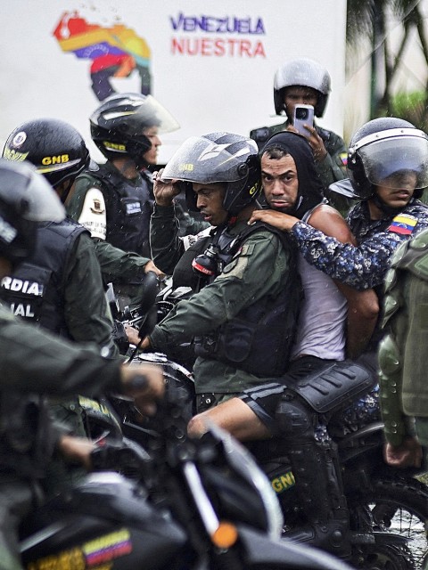 Tensión en Venezuela: militares blindan Caracas antes de la asunción de Maduro