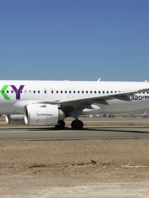 Milei habilita a Sky Airlines Perú para ampliar sus rutas en Argentina