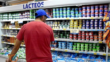 Compró un queso en mal estado y recibió una insólita respuesta de la empresa